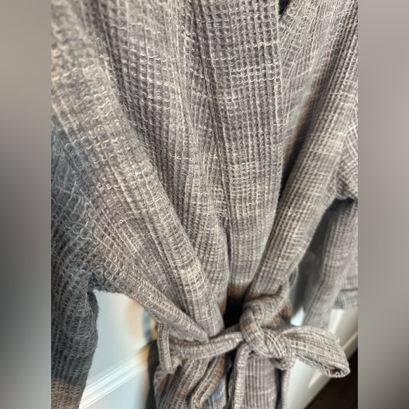Hudson Park Collection Grey Waffle Robe Size S/M - Picture 3 of 3